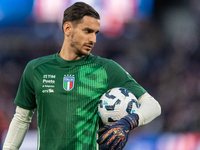 Alex Meret of Italy warms up before the UEFA Nations League 2024/25 League A Group A2 match between France and Italy at Parc des Princes sta...