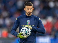 Guglielmo Vicario of Italy warms up before the UEFA Nations League 2024/25 League A Group A2 match between France and Italy at Parc des Prin...