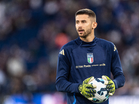 Guglielmo Vicario of Italy warms up before the UEFA Nations League 2024/25 League A Group A2 match between France and Italy at Parc des Prin...