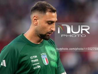 Gianluigi Donnarumma of Italy warms up before the UEFA Nations League 2024/25 League A Group A2 match between France and Italy at Parc des P...