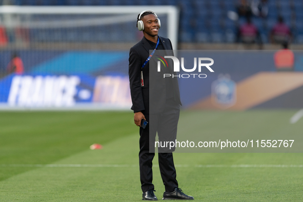 Destiny Udogie of Italy inspects the pitch before the UEFA Nations League 2024/25 League A Group A2 match between France and Italy at Parc d...