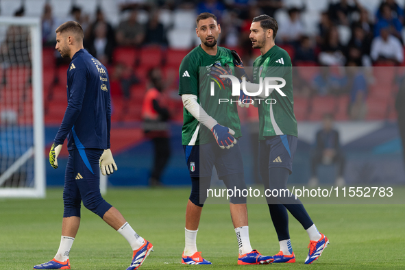 Guglielmo Vicario and Alex Meret of Italy warm up before the UEFA Nations League 2024/25 League A Group A2 match between France and Italy at...