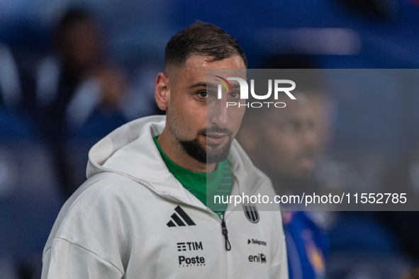 Gianluigi Donnarumma of Italy enters the pitch before the UEFA Nations League 2024/25 League A Group A2 match between France and Italy at Pa...