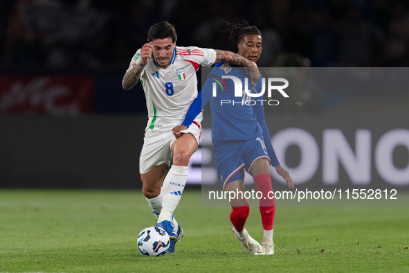 Sandro Tonali of Italy is in action during the UEFA Nations League 2024/25 League A Group A2 match between France and Italy at Parc des Prin...