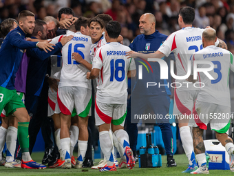 Davide Frattesi of Italy celebrates a goal with his teammates during the UEFA Nations League 2024/25 League A Group A2 match between France...