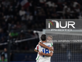 Davide Frattesi of Italy celebrates a goal with Giacomo Raspadori during the UEFA Nations League 2024/25 League A Group A2 match between Fra...