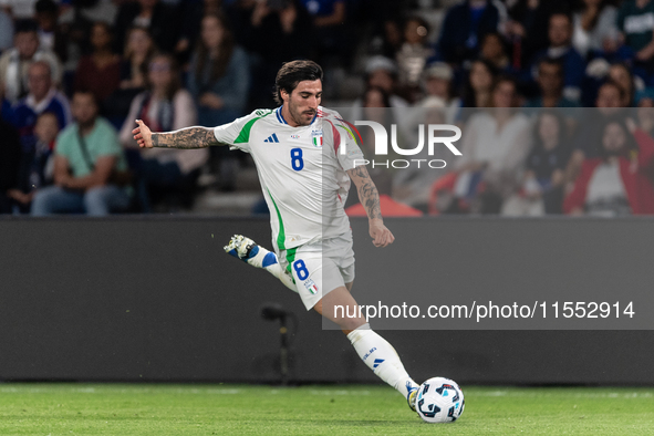 Sandro Tonali of Italy is in action during the UEFA Nations League 2024/25 League A Group A2 match between France and Italy at Parc des Prin...