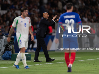 Luciano Spalletti, head coach of Italy, stands during the UEFA Nations League 2024/25 League A Group A2 match between France and Italy at Pa...