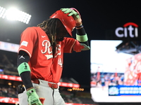 Cincinnati Reds Elly De La Cruz #44 walks to the on-deck circle during the fourth inning of the baseball game against the New York Mets at C...