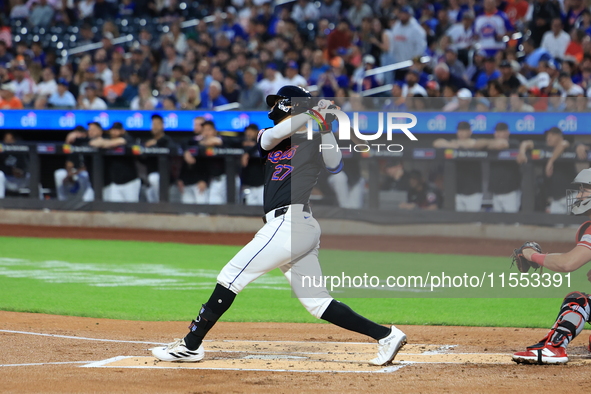 Mark Vientos #27 of the New York Mets homers during the first inning of the baseball game against the Cincinnati Reds at Citi Field in Coron...