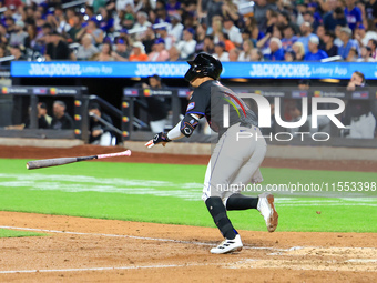 Mark Vientos #27 of the New York Mets singles during the seventh inning of the baseball game against the Cincinnati Reds at Citi Field in Co...