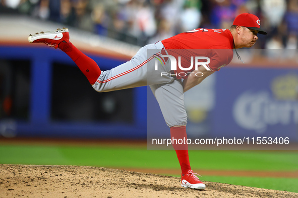 Cincinnati Reds pitcher Emilio Pagan #15 throws during the seventh inning of the baseball game against the New York Mets at Citi Field in Co...