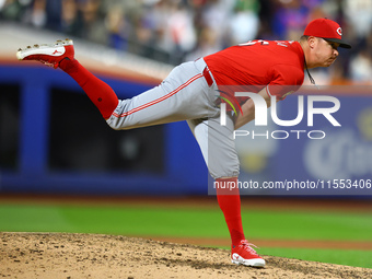 Cincinnati Reds pitcher Emilio Pagan #15 throws during the seventh inning of the baseball game against the New York Mets at Citi Field in Co...