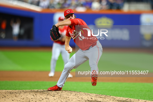 Cincinnati Reds pitcher Buck Farmer #46 throws during the sixth inning of the baseball game against the New York Mets at Citi Field in Coron...