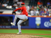 Cincinnati Reds pitcher Alexis Diaz #43 throws during the ninth inning of the baseball game against the New York Mets at Citi Field in Coron...