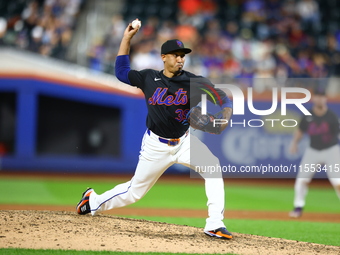 New York Mets relief pitcher Edwin Diaz #39 throws during the ninth inning of the baseball game against the Cincinnati Reds at Citi Field in...