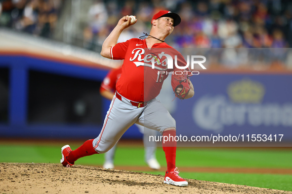 Cincinnati Reds pitcher Emilio Pagan #15 throws during the seventh inning of the baseball game against the New York Mets at Citi Field in Co...