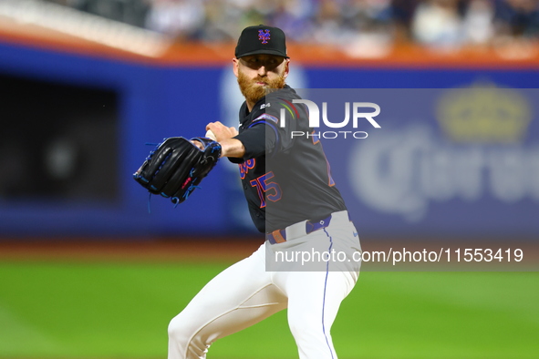 New York Mets relief pitcher Reed Garrett #75 throws during the seventh inning of the baseball game against the Cincinnati Reds at Citi Fiel...