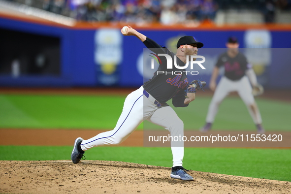 New York Mets relief pitcher Reed Garrett #75 throws during the seventh inning of the baseball game against the Cincinnati Reds at Citi Fiel...