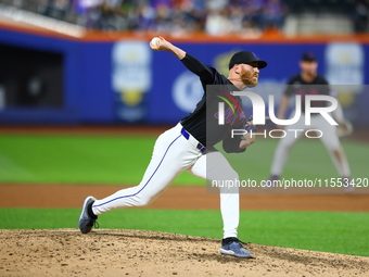 New York Mets relief pitcher Reed Garrett #75 throws during the seventh inning of the baseball game against the Cincinnati Reds at Citi Fiel...