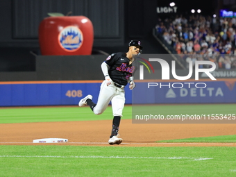 Mark Vientos #27 of the New York Mets rounds the bases after a 10th inning game-winning home run to give the Mets a 6-4 victory in the baseb...