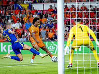 Bosnia and Herzegovina defender Nikola Katic and Netherlands forward Joshua Zirkzee during the match between the Netherlands and Bosnia and...