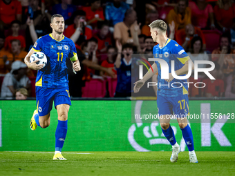 Bosnia and Herzegovina forward Edin Dzeko scores the 3-2 and celebrates the goal during the match between the Netherlands and Bosnia and Her...