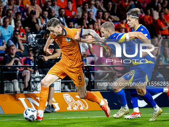 Netherlands forward Wout Weghorst and Bosnia and Herzegovina defender Nikola Katic during the match between the Netherlands and Bosnia and H...