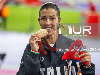 Monica Contrafatto of Italy poses with the bronze medal after the Women's 100m - T63 Final at Stade de France during the Paris 2024 Paralymp...