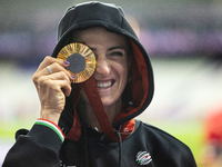 Martina Caironi of Italy poses with the gold medal after the Women's 100m - T63 Final at Stade de France during the Paris 2024 Paralympic Ga...