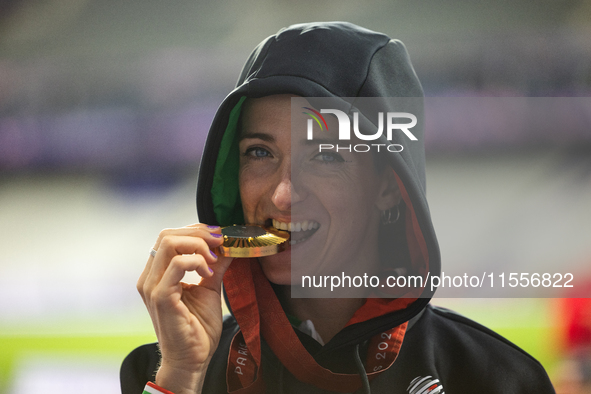 Martina Caironi of Italy poses with the gold medal after the Women's 100m - T63 Final at Stade de France during the Paris 2024 Paralympic Ga...