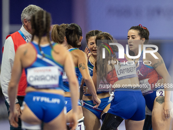 The athletes surround Ambra Sabatini of Italy to inquire about her physical condition after the crash in the Women's 100m - T63 Final at Sta...