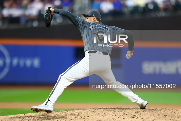 New York Mets relief pitcher Adam Ottavino #0 throws during the seventh inning of the baseball game against the Cincinnati Reds at Citi Fiel...