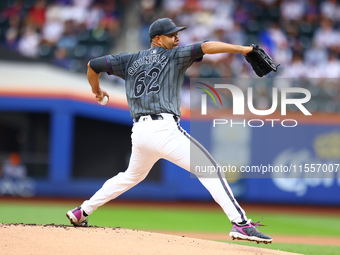 New York Mets starting pitcher Jose Quintana #62 throws during the first inning of the baseball game against the Cincinnati Reds at Citi Fie...