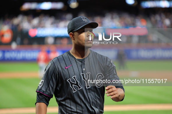 New York Mets starting pitcher Jose Quintana #62 leaves the game during the seventh inning of the baseball game against the Cincinnati Reds...