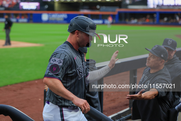 New York Mets Pete Alonso #20 is congratulated after scoring during the sixth inning of the baseball game against the Cincinnati Reds at Cit...