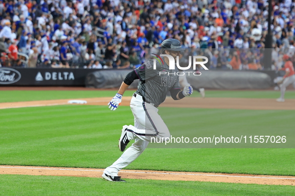 New York Mets J.D. Martinez #28 doubles during the sixth inning of the baseball game against the Cincinnati Reds at Citi Field in Corona, Ne...