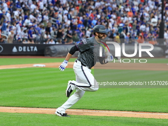 New York Mets J.D. Martinez #28 doubles during the sixth inning of the baseball game against the Cincinnati Reds at Citi Field in Corona, Ne...