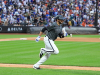 New York Mets J.D. Martinez #28 doubles during the sixth inning of the baseball game against the Cincinnati Reds at Citi Field in Corona, Ne...