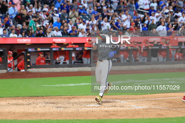 Francisco Lindor #12 of the New York Mets scores during the sixth inning of the baseball game against the Cincinnati Reds at Citi Field in C...