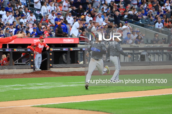 Francisco Lindor #12 of the New York Mets scores during the sixth inning of the baseball game against the Cincinnati Reds at Citi Field in C...