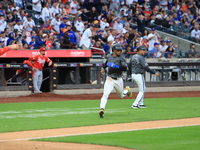 Francisco Lindor #12 of the New York Mets scores during the sixth inning of the baseball game against the Cincinnati Reds at Citi Field in C...