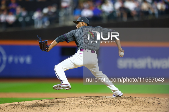 New York Mets relief pitcher Edwin Diaz #39 throws during the ninth inning of the baseball game against the Cincinnati Reds at Citi Field in...