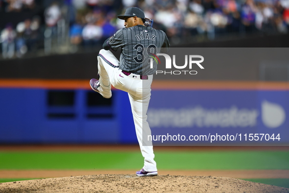 New York Mets relief pitcher Edwin Diaz #39 throws during the ninth inning of the baseball game against the Cincinnati Reds at Citi Field in...