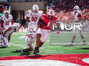 Wisconsin Badgers running back Chez Mellusi #1 scores a touchdown against the South Dakota Coyotes at Camp Randall Stadium in Madison, Wisco...