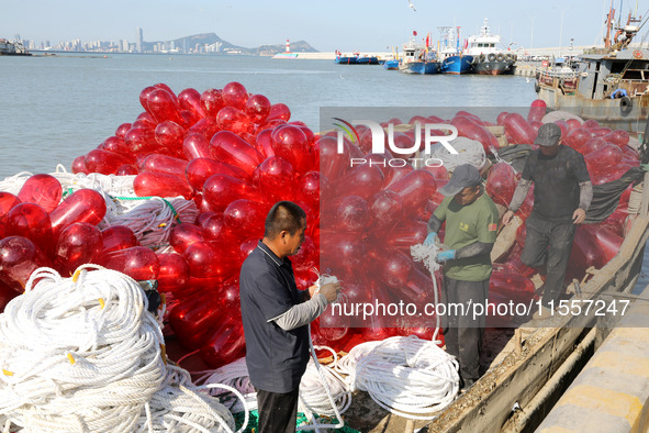 Fishermen load a floating ship to be transported to a breeding area in Lianyungang, China, on September 8, 2024. 