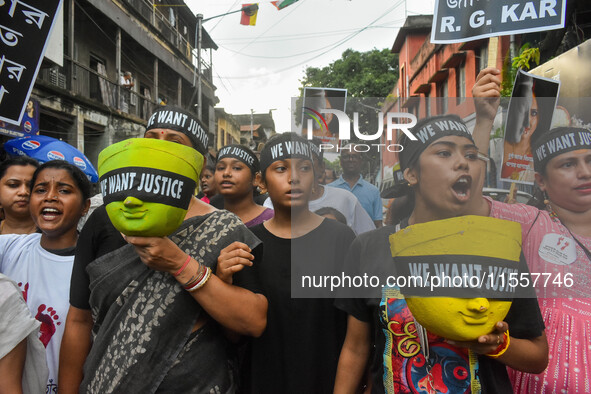 Artisans of Durga Puja and common citizens participate in a protest rally in Kolkata, India, on September 8, 2024, demanding justice for the...