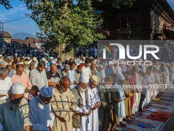 Kashmiri Muslim devotees offer annual congregational prayers called ''Khoja Digar'' on the 3rd of Rabi-ul-Awwal, the third month of the Isla...