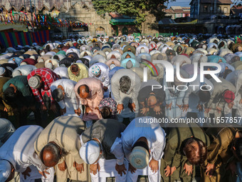 Kashmiri Muslim devotees offer annual congregational prayers called ''Khoja Digar'' on the 3rd of Rabi-ul-Awwal, the third month of the Isla...