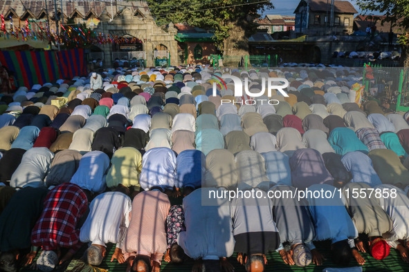 Kashmiri Muslim devotees offer annual congregational prayers called ''Khoja Digar'' on the 3rd of Rabi-ul-Awwal, the third month of the Isla...